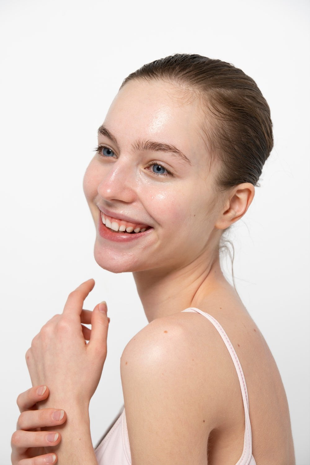 The 90-Second ‘Lunchtime Facelift’ Serum Going Viral (Dermatologists Are Furious)