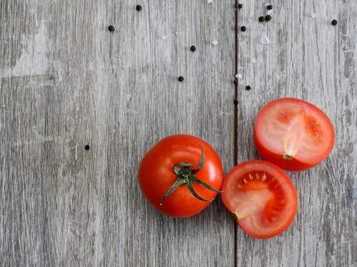 Tomatoes for Skin Lightening
